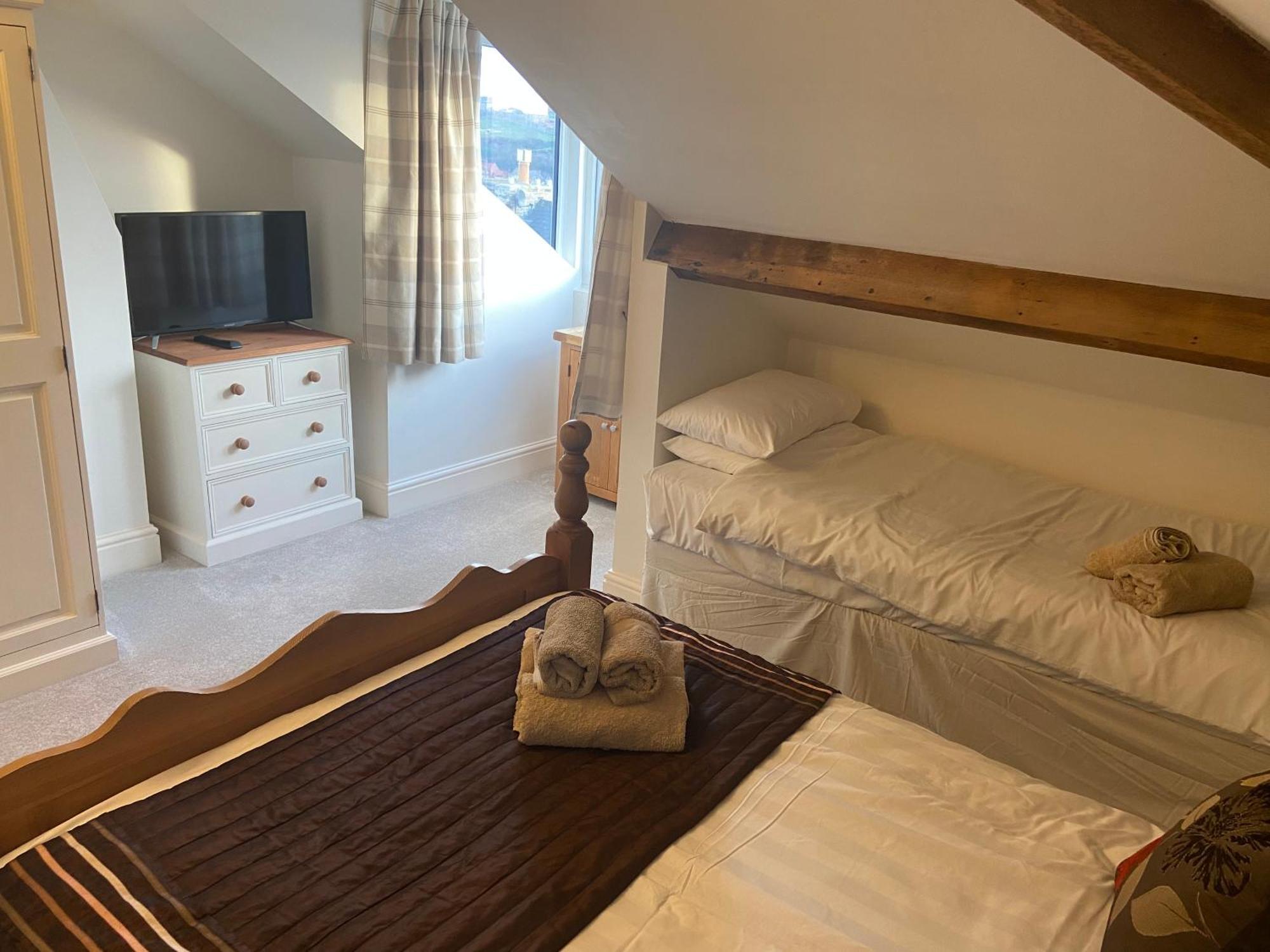 County Loft Penthouse Apartment Уитби Екстериор снимка