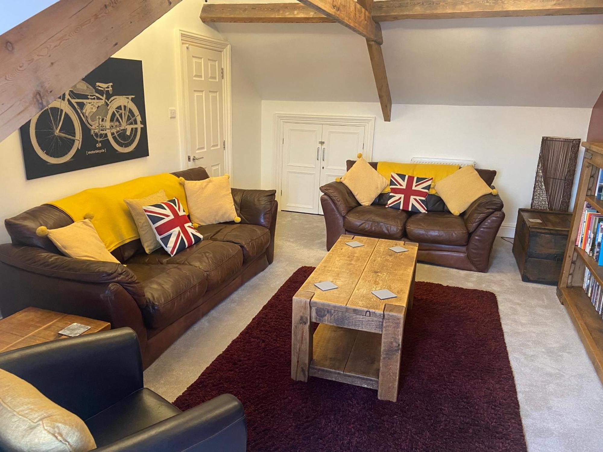 County Loft Penthouse Apartment Уитби Екстериор снимка